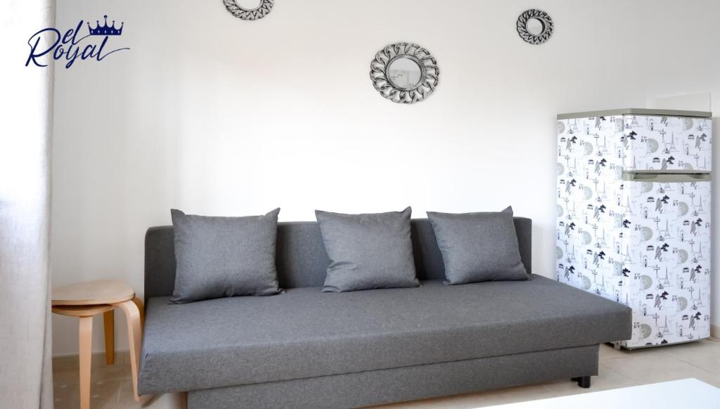 A seating area at B-Rent El Royal Corralejo