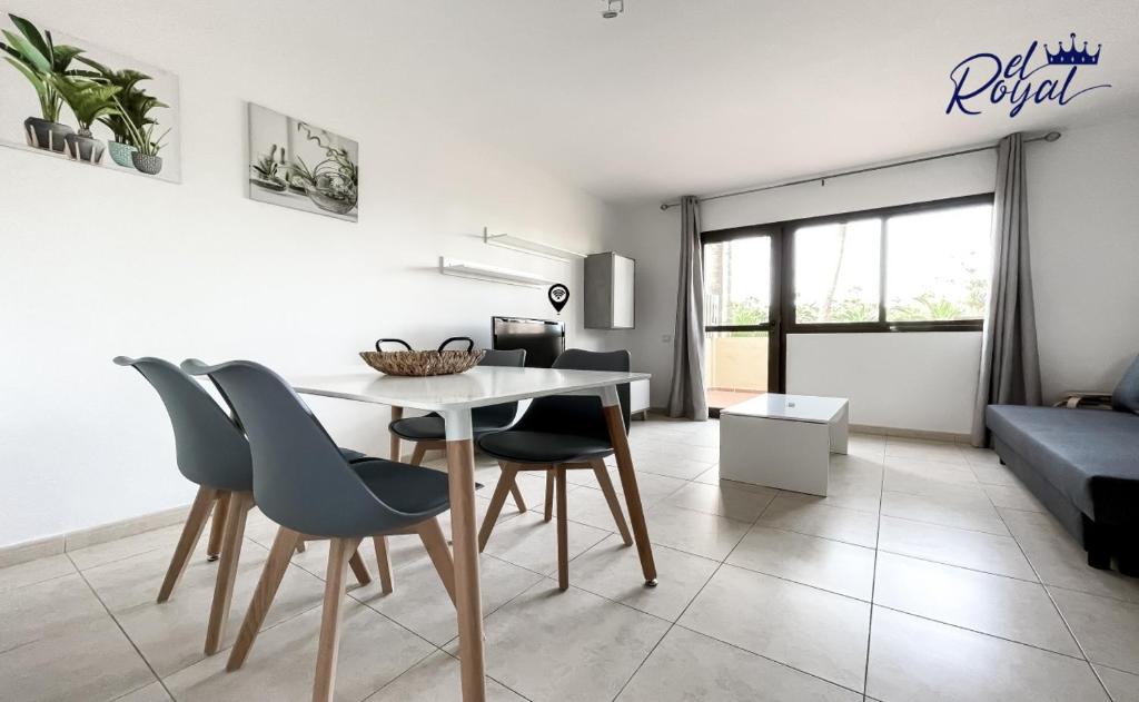 A seating area at B-Rent El Royal Corralejo