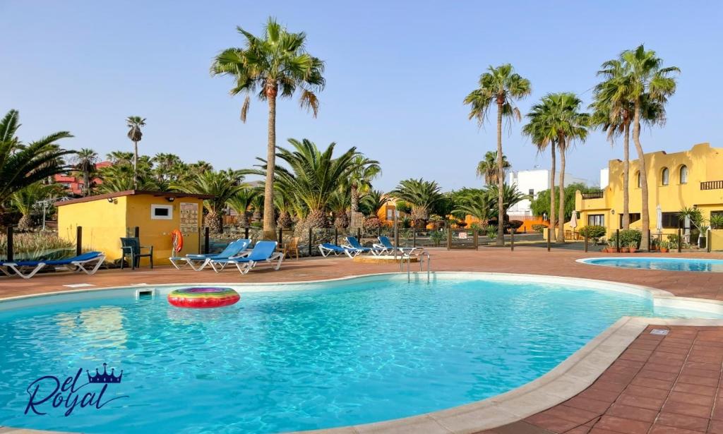 The swimming pool at or close to B-Rent El Royal Corralejo