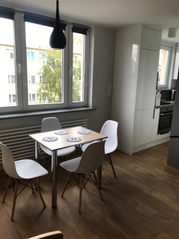a kitchen and dining room with a table and chairs at Apartament Centrum Malbork in Malbork