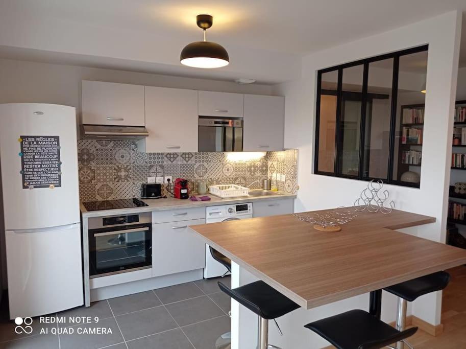 Photo de la galerie de l'établissement Superbe appartement avec balcon filant, à Cenon