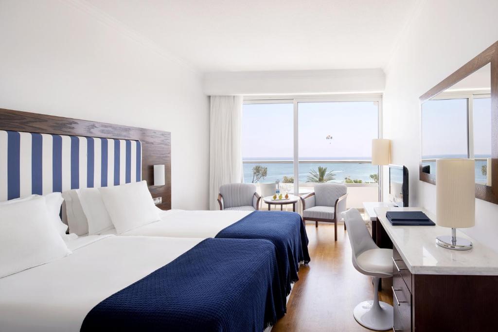 Grecian Sands Hotel - 