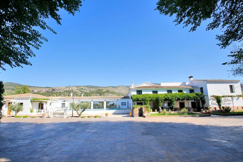 Senia Tomaset III, Onil – Updated 2023 Prices