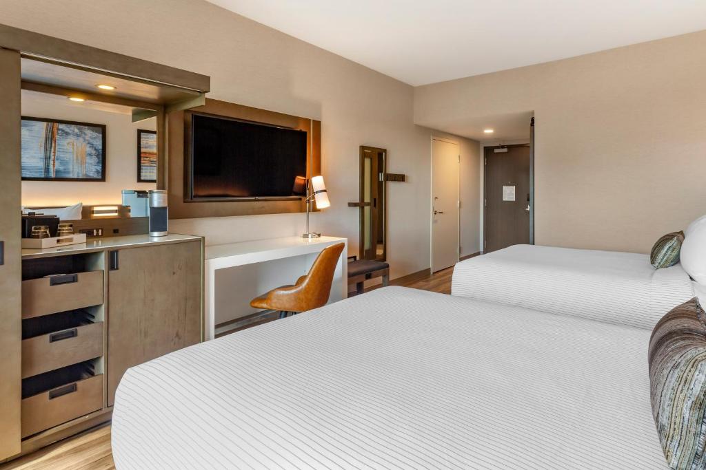 Cambria Hotel New Haven University Area photo