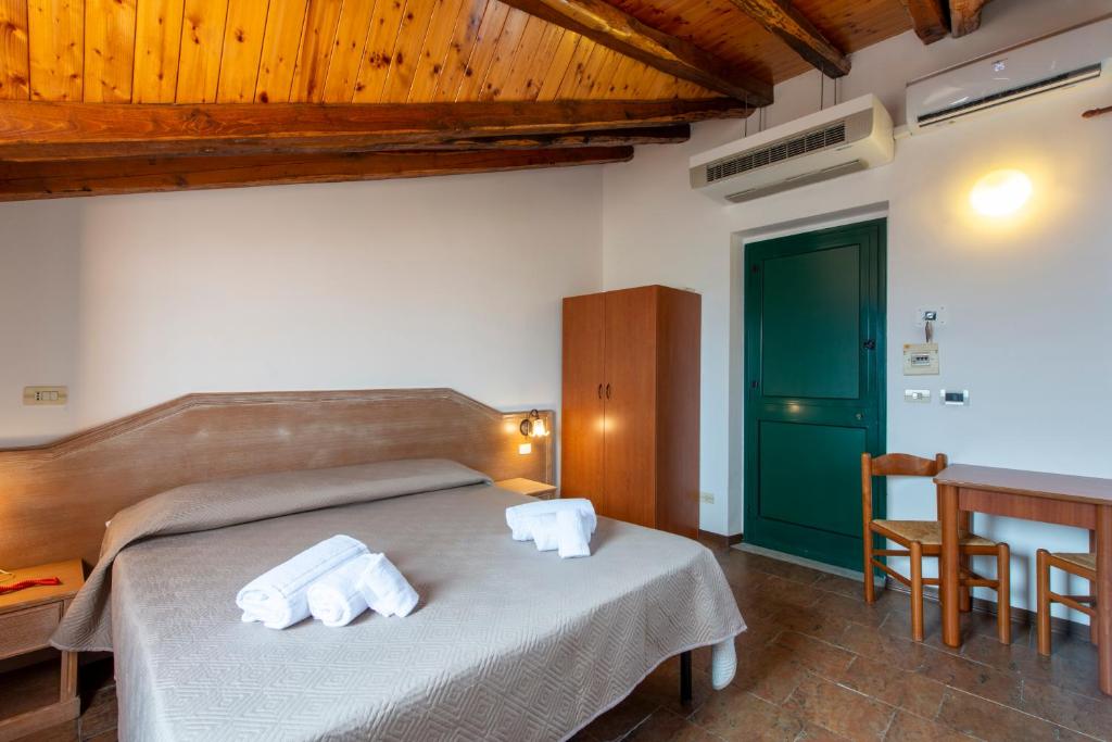 Postel nebo postele na pokoji v ubytování Villaggio Alkantara