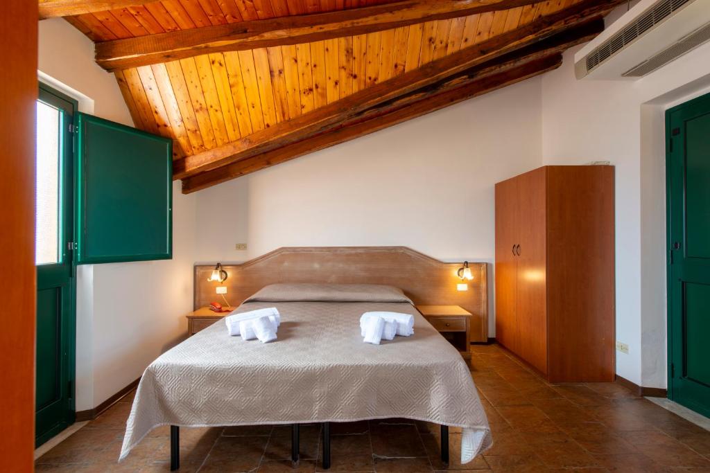 Postel nebo postele na pokoji v ubytování Villaggio Alkantara