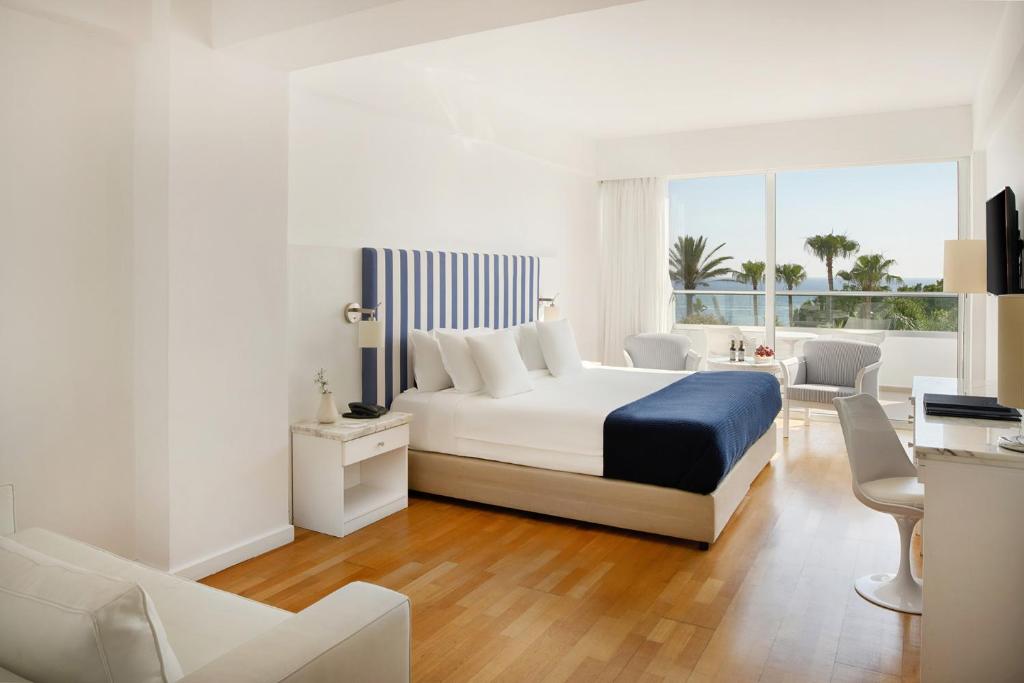Grecian Sands Hotel - 