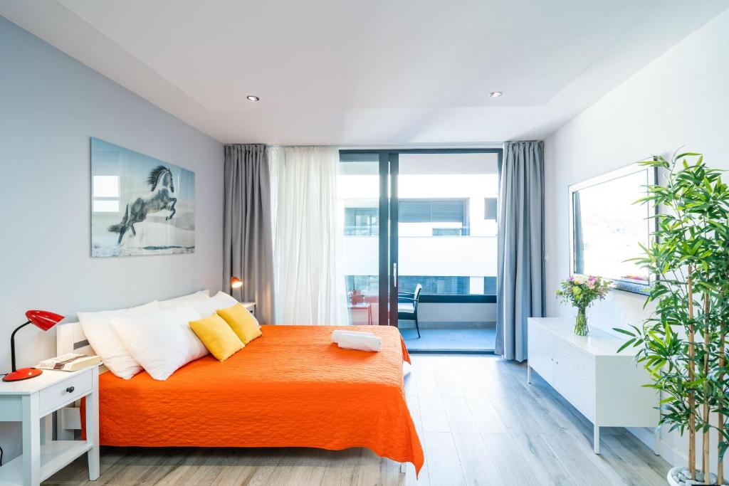 Posteľ alebo postele v izbe v ubytovaní Gorgeous Dubrovnik sea view apartment with free parking