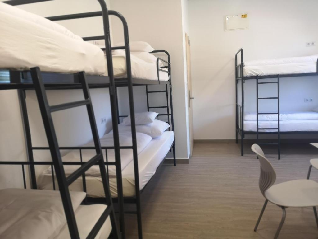 Postel nebo postele na pokoji v ubytování Ecostel Budaörs