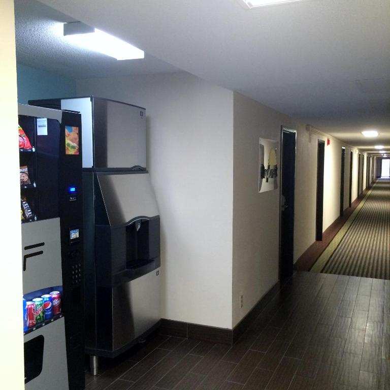 Days Inn by Wyndham Charleston photo