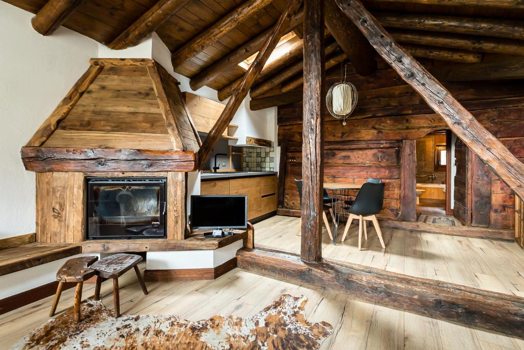 TV a/nebo společenská místnost v ubytování Revivre Village Adults only