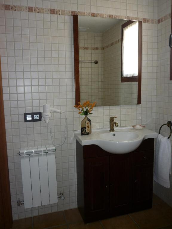 A bathroom at Casa Rural Ezkibel by clabao