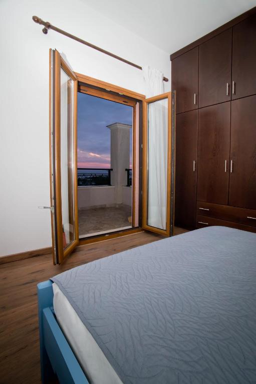 Postel nebo postele na pokoji v ubytování Persephone's Villa