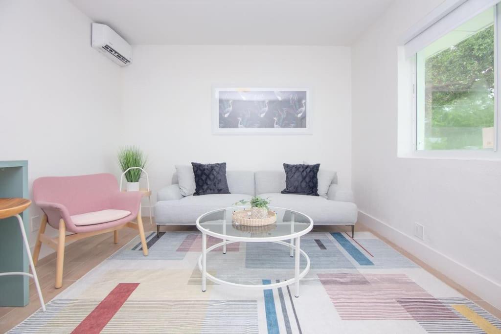Stylish One Bedroom Apartment In El Portal #4 - Housity