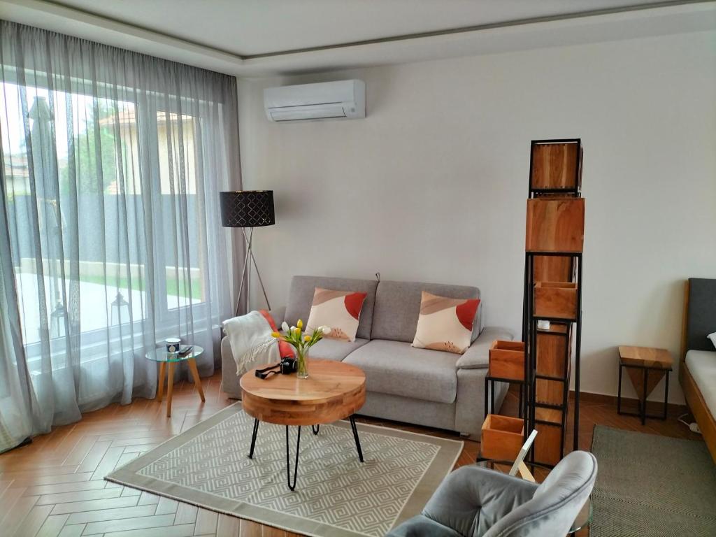 Posedenie v ubytovaní Sakura Studio Apartment
