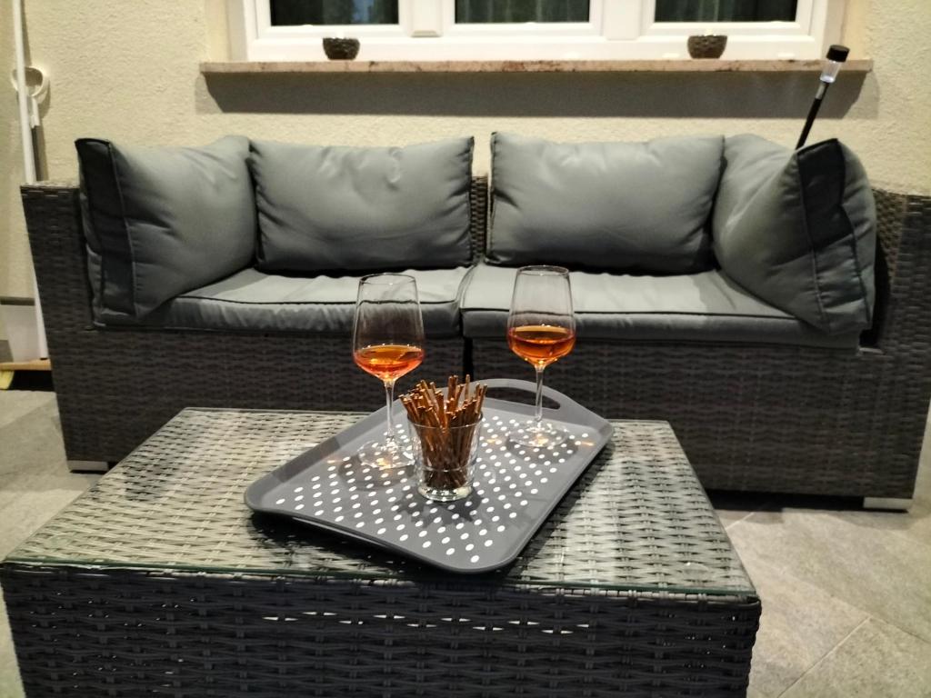 Posedenie v ubytovaní Sakura Studio Apartment