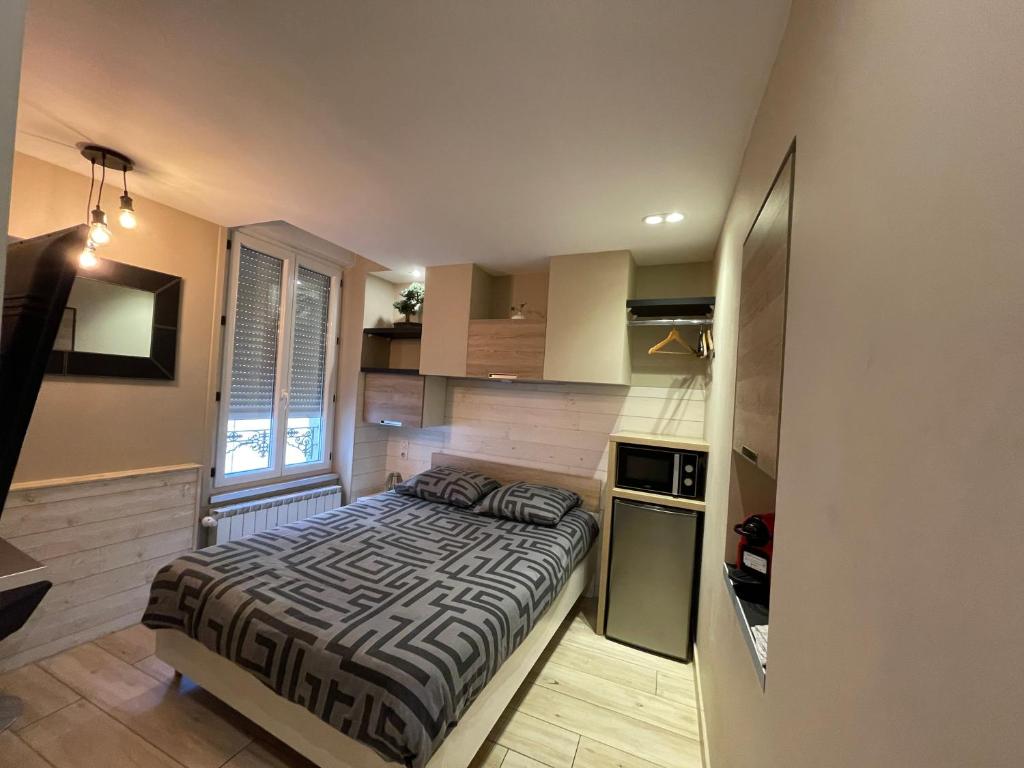 Kuchyňa alebo kuchynka v ubytovaní RDC 1 - Chambre meublée au cœur du centre ville de Montluçon