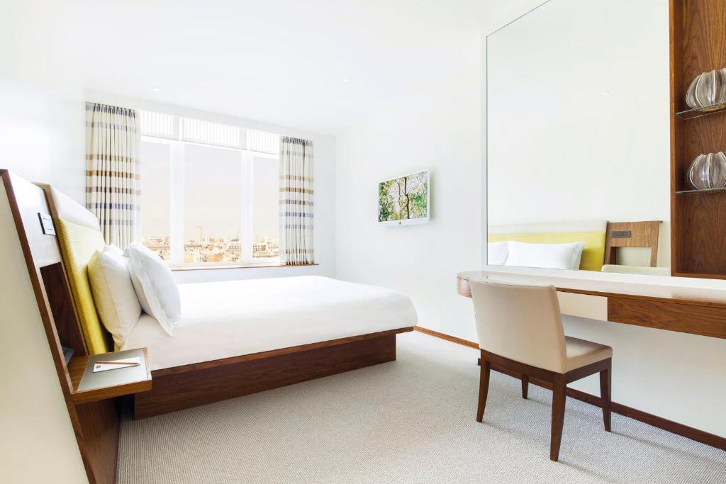 COMO Metropolitan London - One-Bedroom City Suite