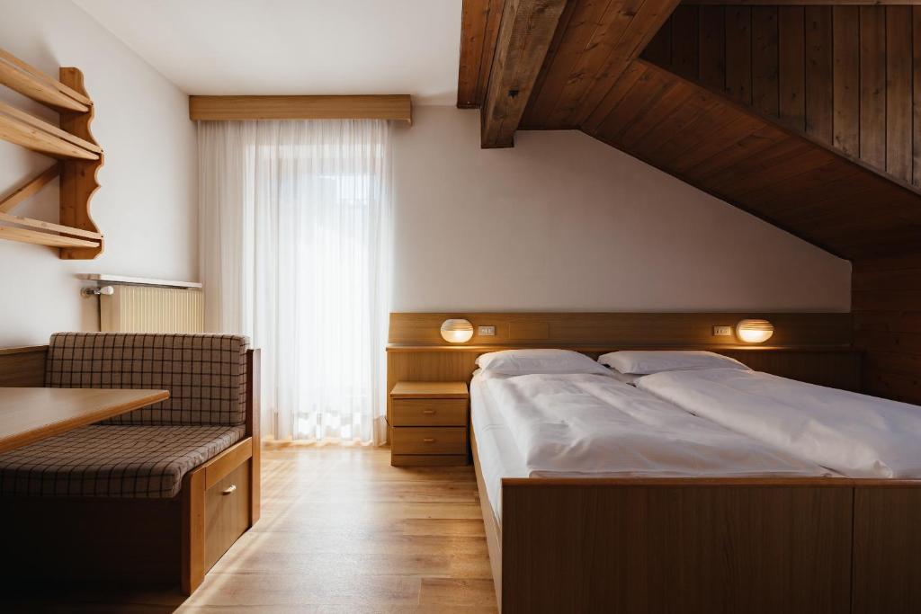 Postel nebo postele na pokoji v ubytování Hotel La Montanara Predazzo
