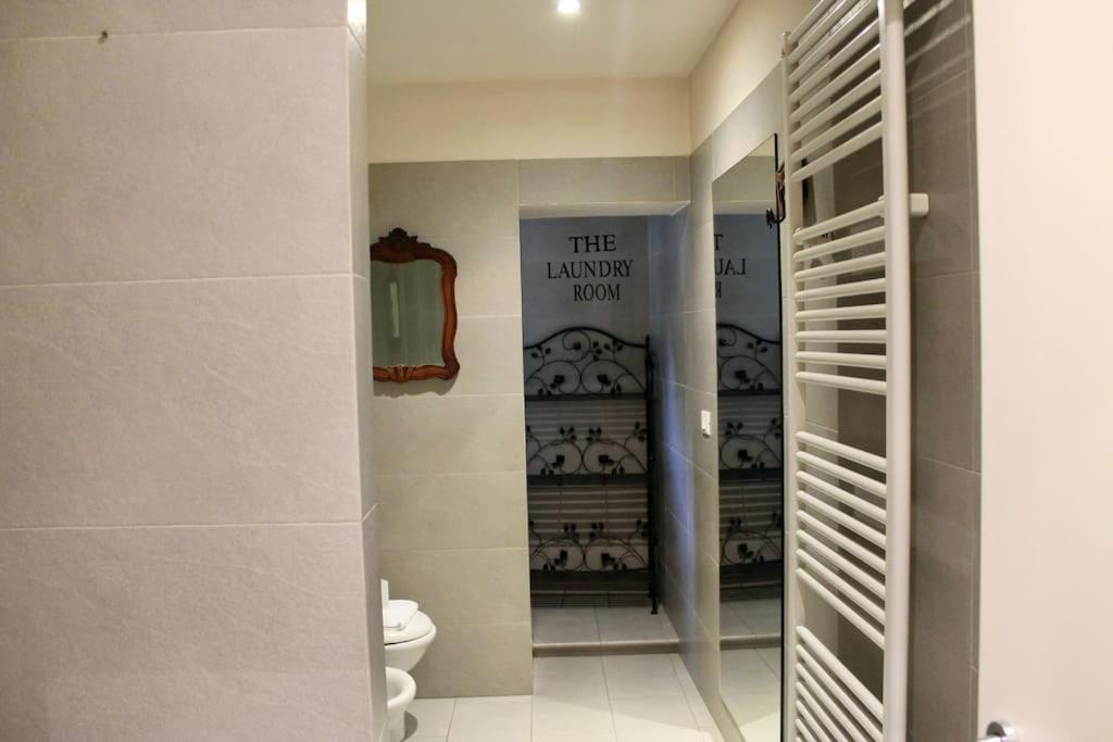 Łazienka w obiekcie Modern 3BR Near Santa Maria Novella Station