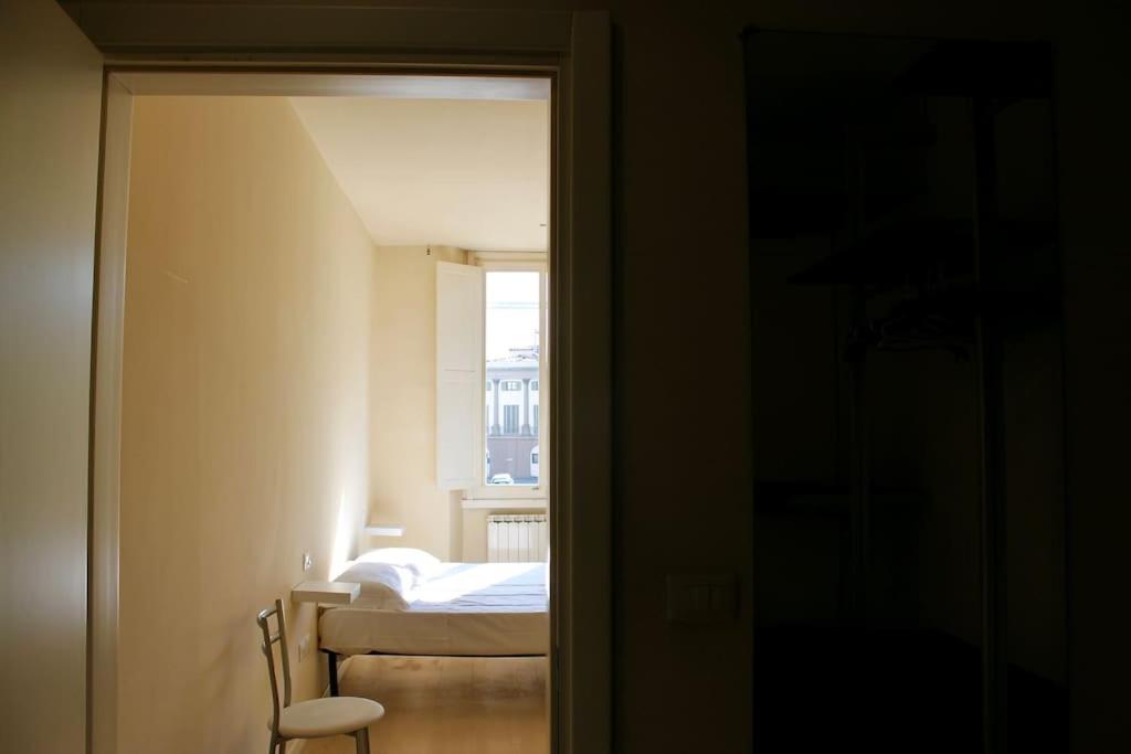 Łóżko lub łóżka w pokoju w obiekcie Modern 3BR Near Santa Maria Novella Station