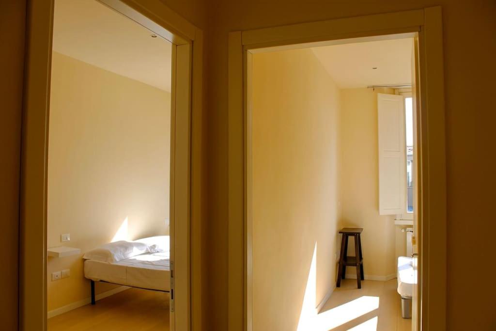 Łóżko lub łóżka w pokoju w obiekcie Modern 3BR Near Santa Maria Novella Station