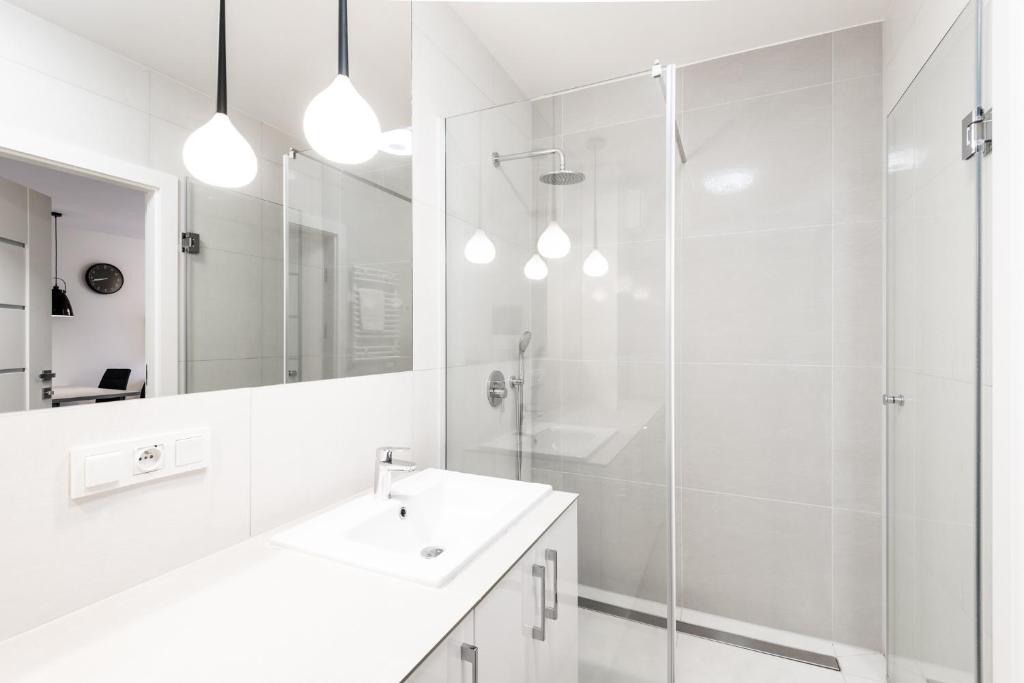 Kúpeľňa v ubytovaní Flatbook - City Center SPA Apartments Motlawa