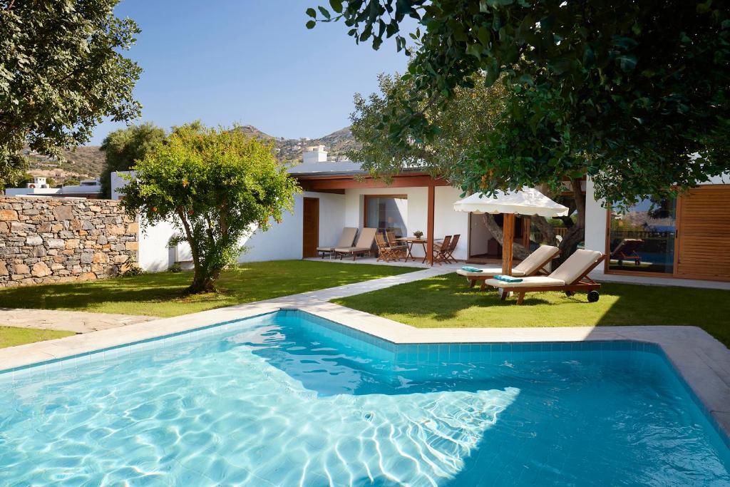 Bazén v ubytování Elounda Peninsula Luxury Resort, Six Senses Spa nebo v jeho okolí