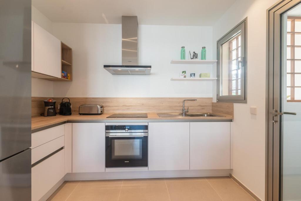 A kitchen or kitchenette at Jardines - Tisaya 11 POOL VIEW & TWIN BEDS 1B