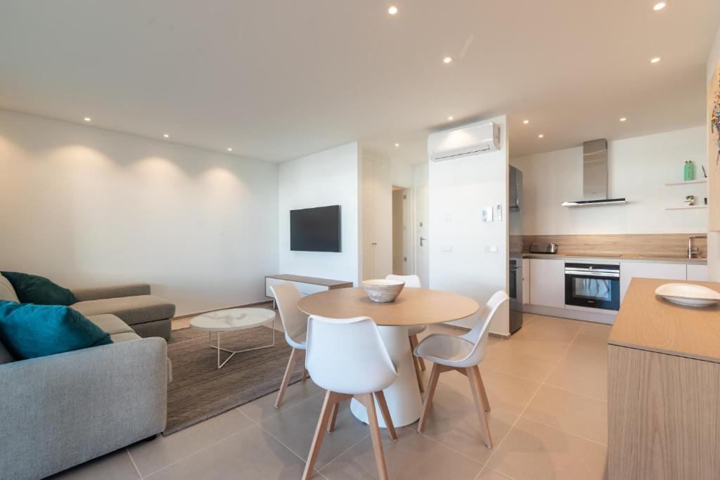 A kitchen or kitchenette at Jardines - Tisaya 11 POOL VIEW & TWIN BEDS 1B