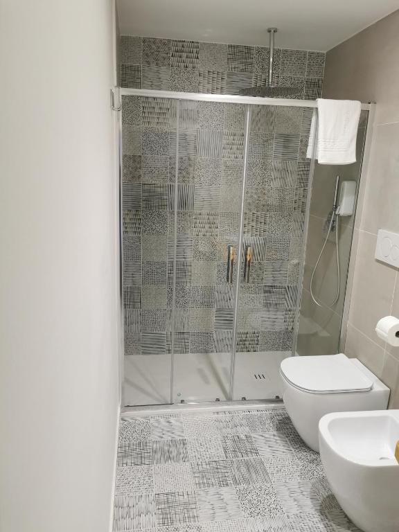 Liotru Maisonne, rooms with en-suite bathroom and shared bathroom - 9