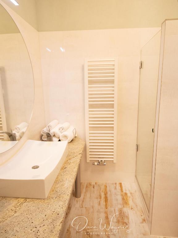 Koupelna v ubytování Historia Hotel