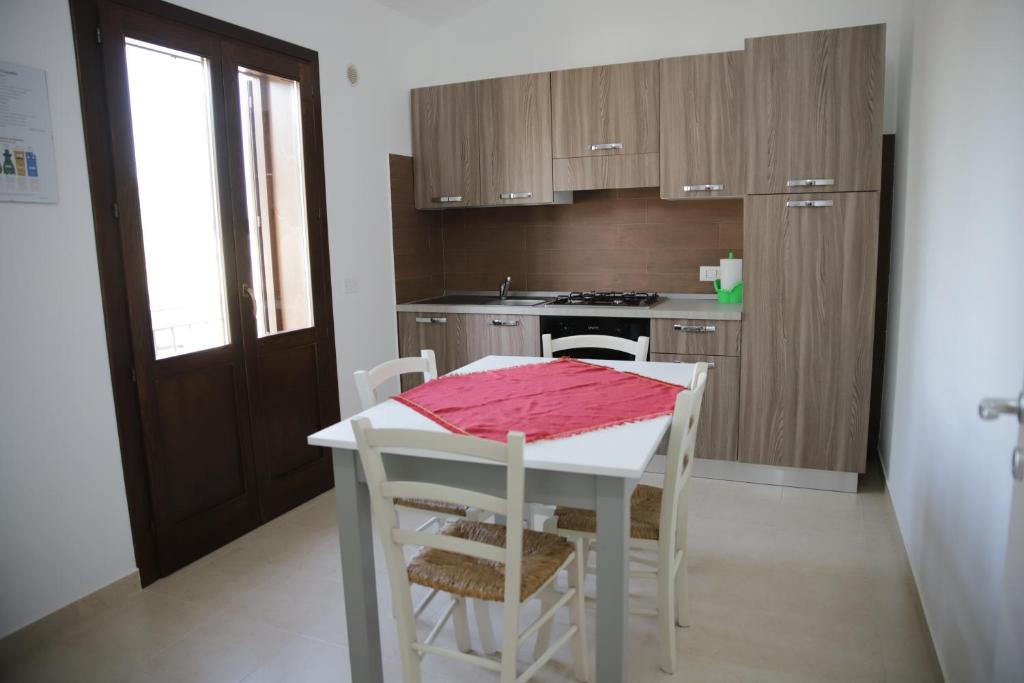 Kuchyňa alebo kuchynka v ubytovaní Oasi Guzzetta Hotel&Case Vacanze