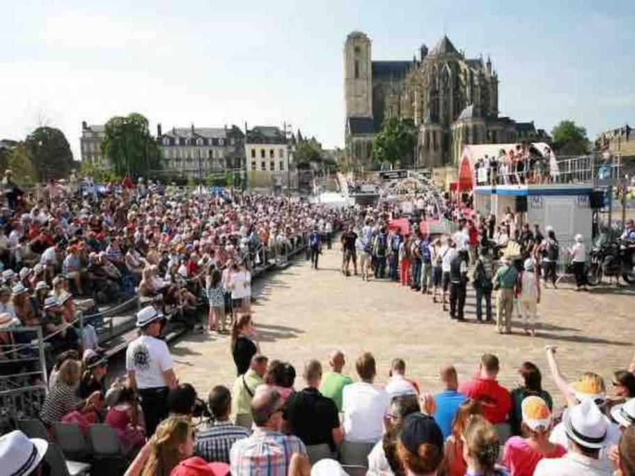 Fotografia z galérie ubytovania Grande maison idéale 24h-7 pers-wifi-Vue cathédrale v destinácii Le Mans