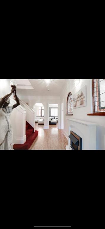 Beautiful mansion in private gated Rd Hot tub FREE SAUNA - Six-Bedroom House