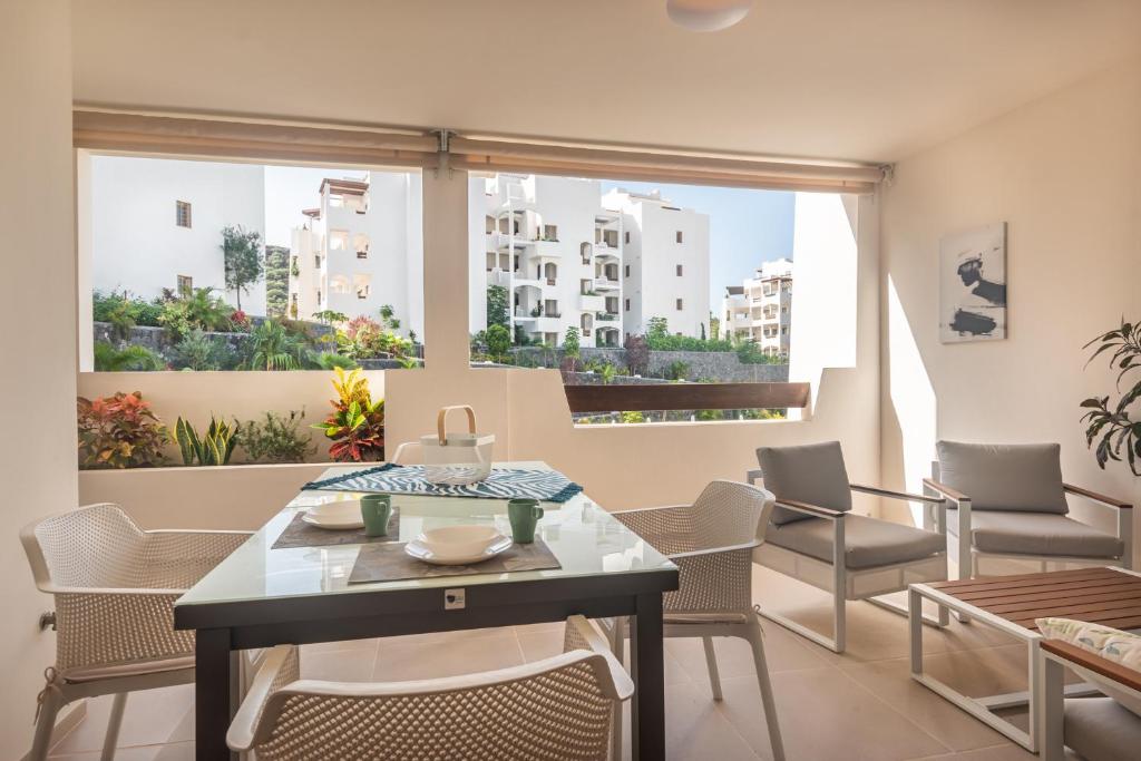 A seating area at Jardines - Tabor 1 2 POOL VIEW 1B