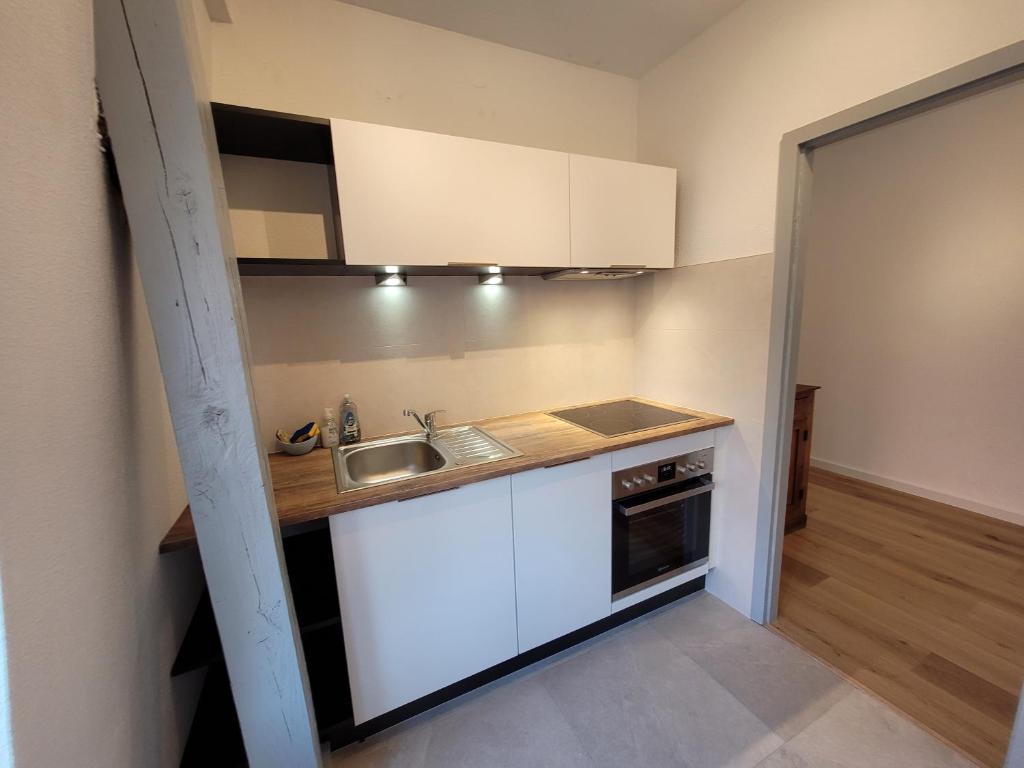 A cozinha ou cozinha compacta de Chaleureux 2 pi&egrave;ces au centre de Haguenau