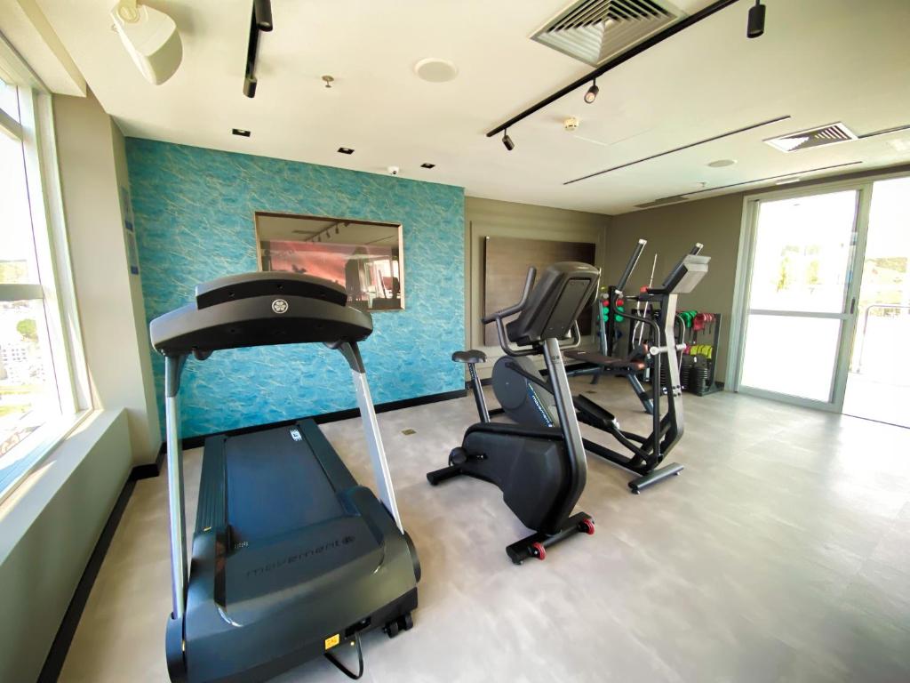 Fitness centrum a/nebo fitness zařízení v ubytování Hotel Rainha do Brasil
