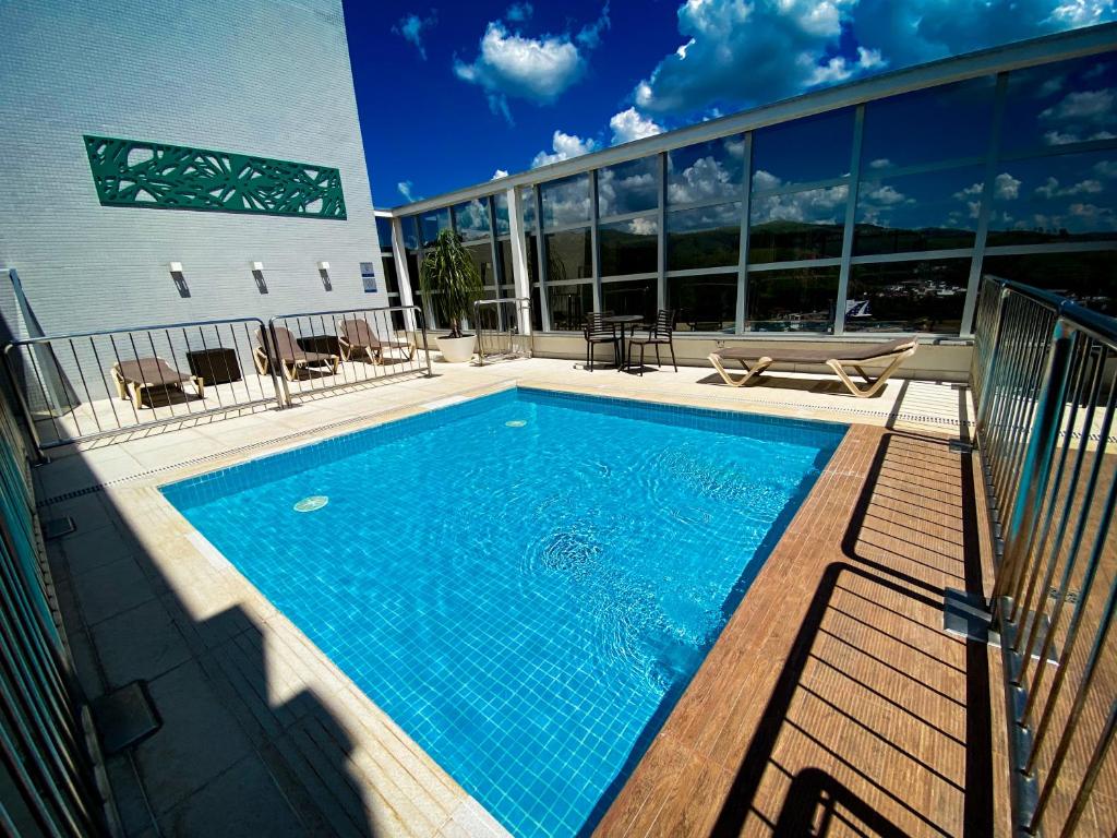 Bazén v ubytování Hotel Rainha do Brasil nebo v jeho okolí