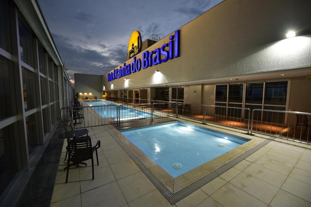 Bazén v ubytování Hotel Rainha do Brasil nebo v jeho okolí