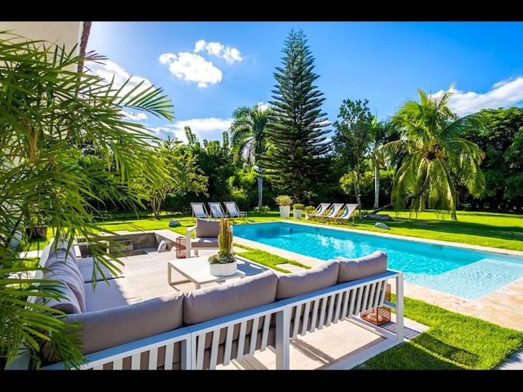 Bazén v ubytování Srvittinivillas Vv-18Casa de Campo Resorts Villas Modern Villa Pefect Loc nebo v jeho okolí