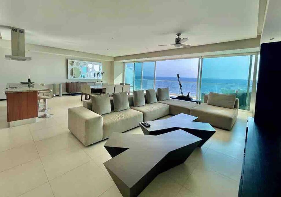 Cómodo Condominio Peninsula a pie de Playa, Puerto Vallarta (updated