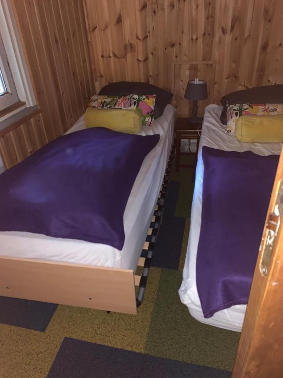 Postel nebo postele na pokoji v ubytování Witte wieven bungalow 17