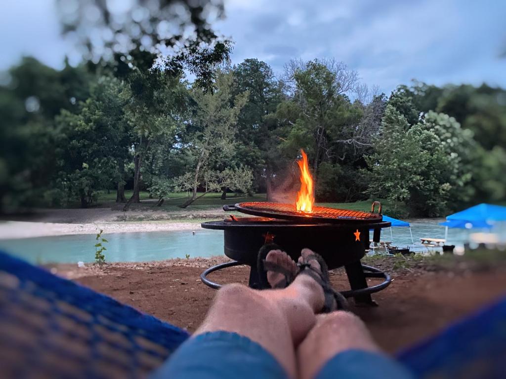 Son's Blue River Camp Glamping Cabin #4 - Great Couple Getaway on San Marcos River!