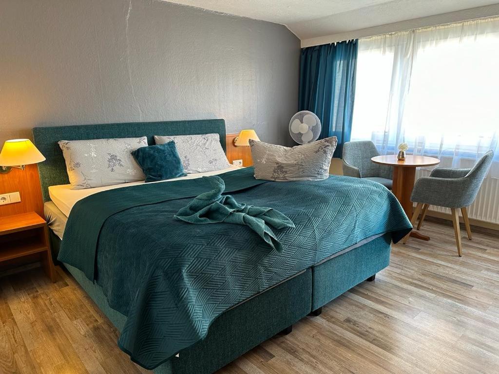 Postel nebo postele na pokoji v ubytování Hotel Oberledinger Hof