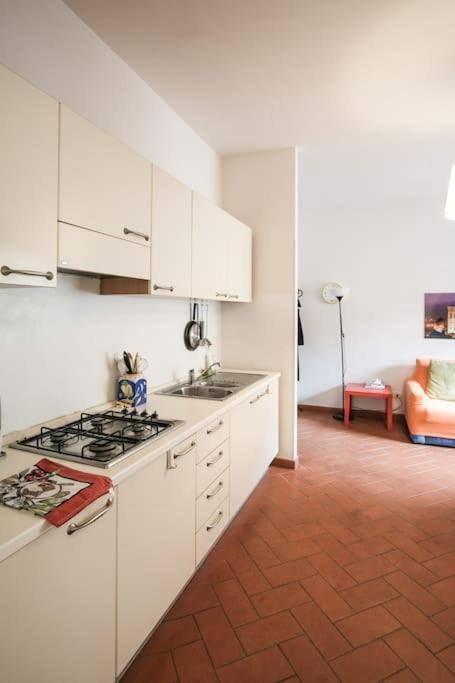 Kuchyňa alebo kuchynka v ubytovaní Nice Apartment Near Ponte Vecchio