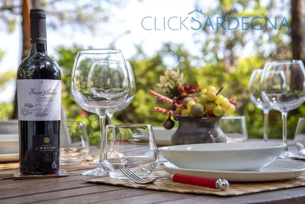 Napoje w obiekcie Villa right on the beach a Santa Margherita di Pula for 12 people