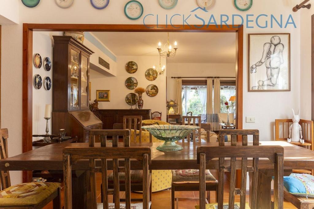 Część wypoczynkowa w obiekcie Villa right on the beach a Santa Margherita di Pula for 12 people