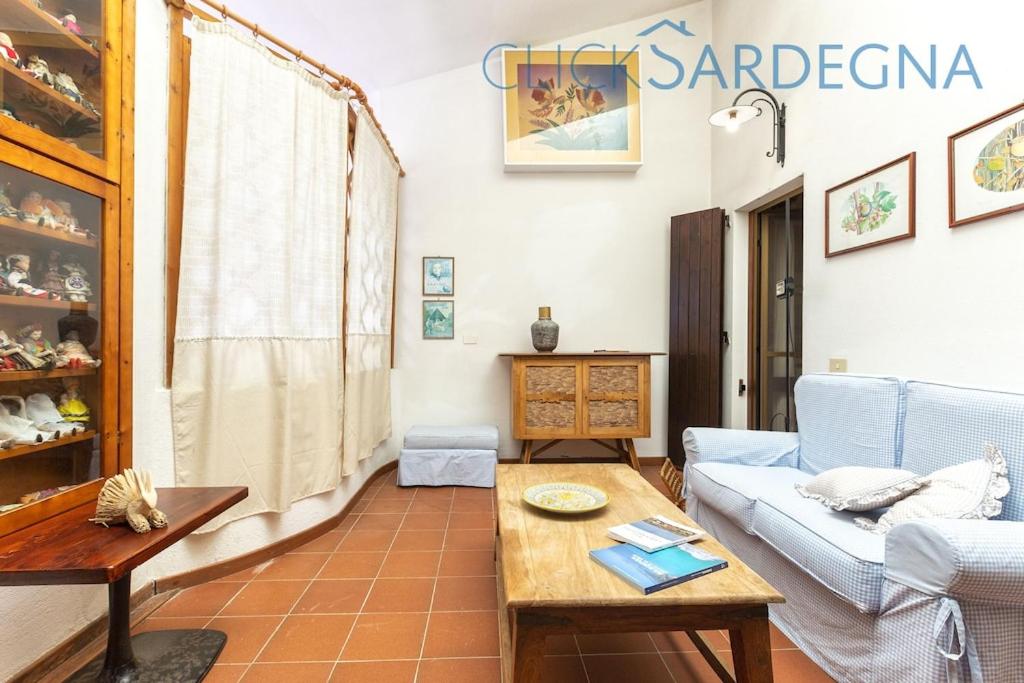 Część wypoczynkowa w obiekcie Villa right on the beach a Santa Margherita di Pula for 12 people