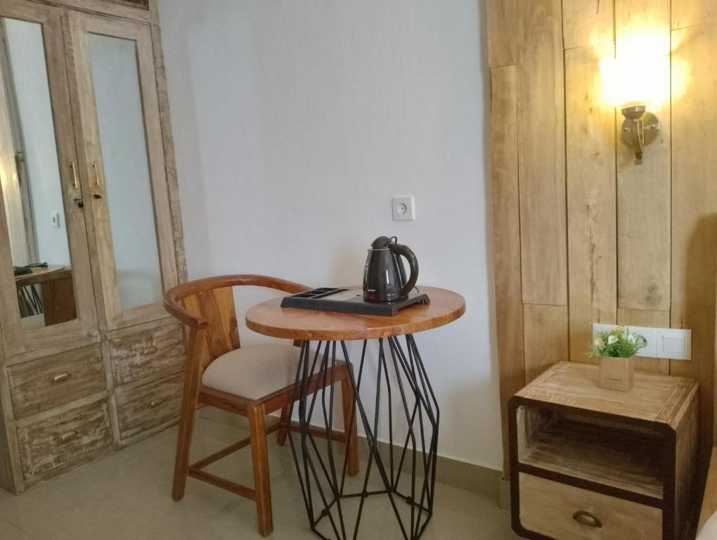 Příslušenství pro přípravu čaje a kávy v ubytování Oki Taru Residence